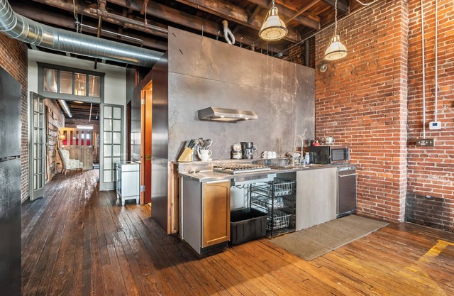 Three Rivers Inn at Jordan's Warehouse