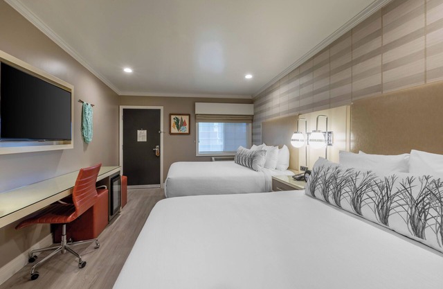 Three Sleek Units Near The Best Restaurants, Farmers' Market & Shopping Center