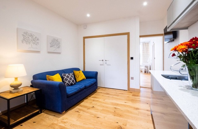 Three Tuns Apartments - Ash - sleeps 2 guests in 1 bedroom