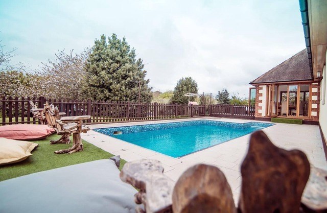 Threeways Retreat with Heated Swimming Pool