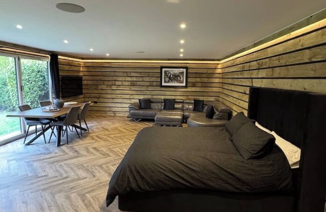 Throcking Country Cabin