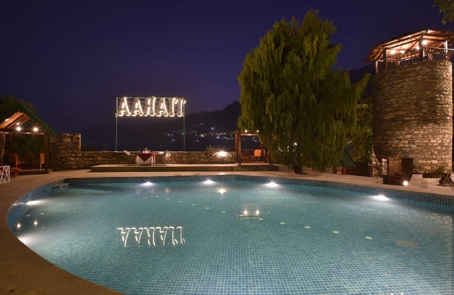 Tiaraa Monolith Lake Resort