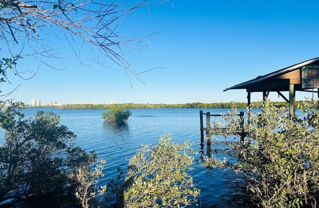 Tidal Mist Cottage on the River