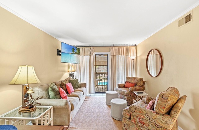 Tilghman 247 -3BR/2.5BA -Outdoor Pool, Hot Tub