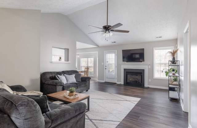 Timber Ridge Guest House - Quiet & Convenient