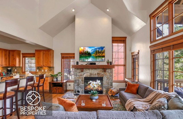 Timberline Lodge @ Tamarack Resort | Modern Ski In/Out | Pet OK | Hot Tub