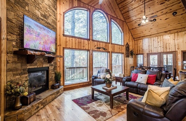 Time Well Wasted- Spacious! Hot Tub,Shuffleboard,Playset,Free firewood!