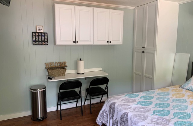 Tiny House close to restaurants!