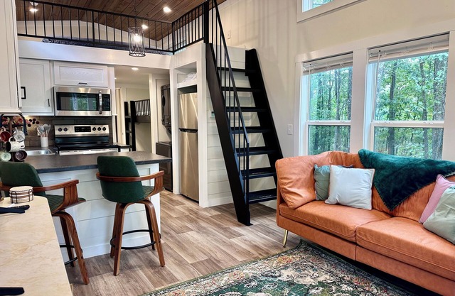 Tiny House minutes from the HEART of MENTONE