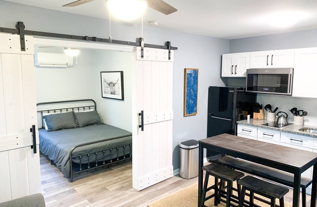 Tiny house- near Duke University/Hospital, walk to food