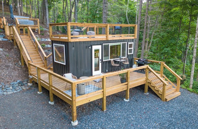 Tiny Sustainer-Hot Tub, Fire Table, Romantic Oasis