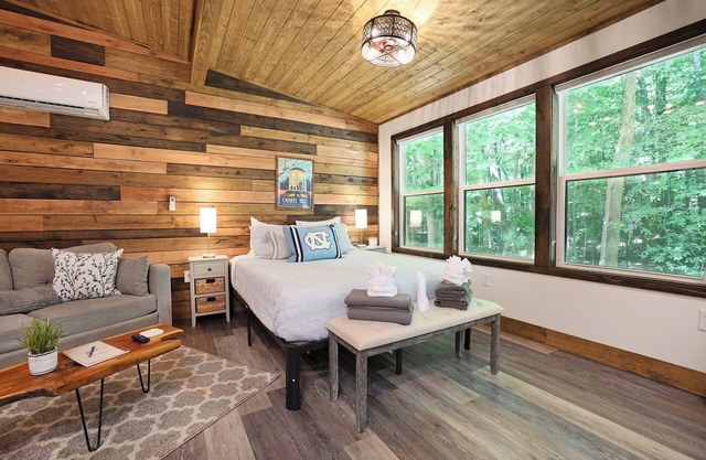 Tiny Tarheel: Cozy Retreat Near UNC-Tiny House