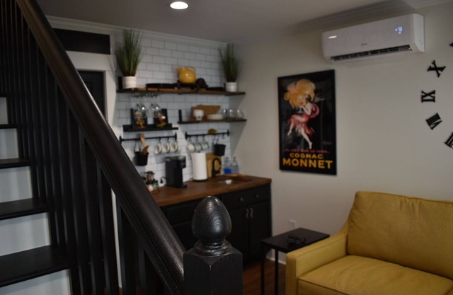 TINY WONDER guesthouse near town square