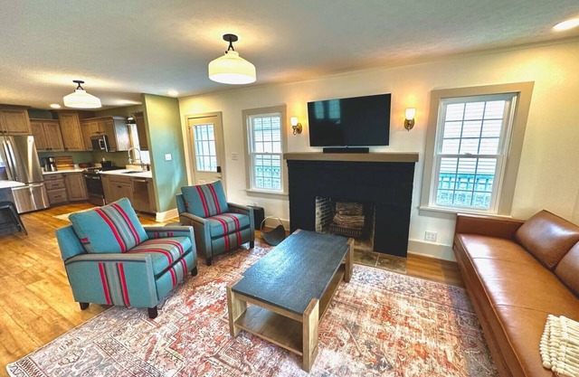 Tippecanoe Lakefront Classic Cottage