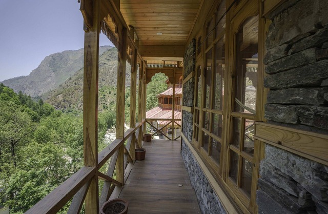 Tirthan Village Resort