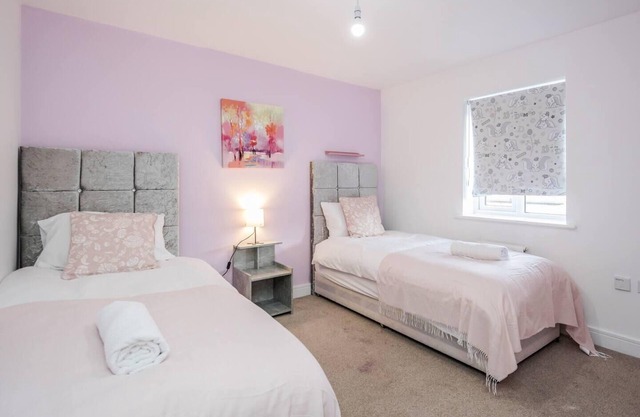 tms Cheerful 5BDR house! Thurrock! Free Parking!