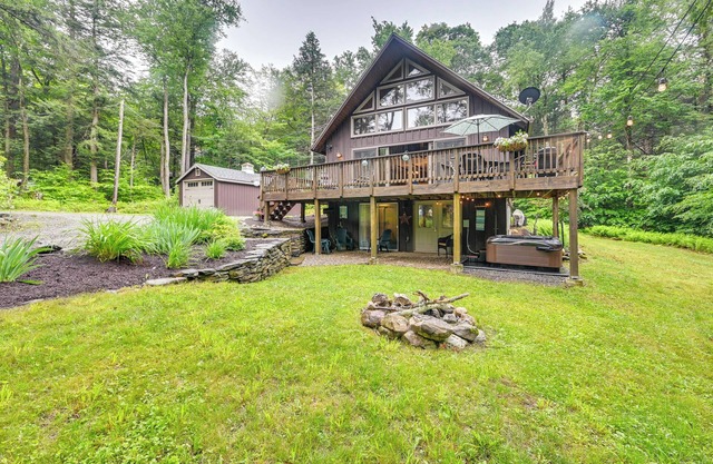 Tolland Cabin w/Private Hot Tub & Grill!