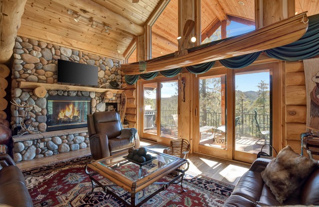 Tombstone Hideaway*Mountain Cabin Retreat* Large Gatherings* Peaceful Getaway*