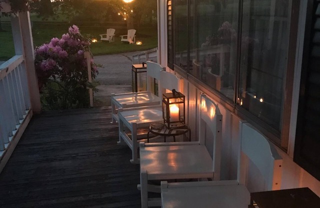 Tony and Rose's Vineyard Cottage overlooking Debevc Farms and Debonne Vineyards