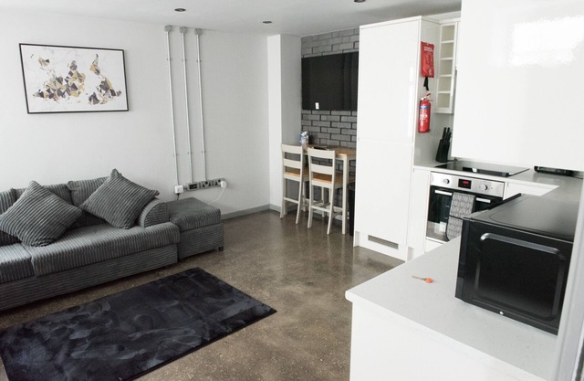 Toothbrush Apartments - 1 Bed Duplex - Fore St