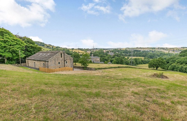 TOP BARN, with hot tub in Rishworth, Yorkshire