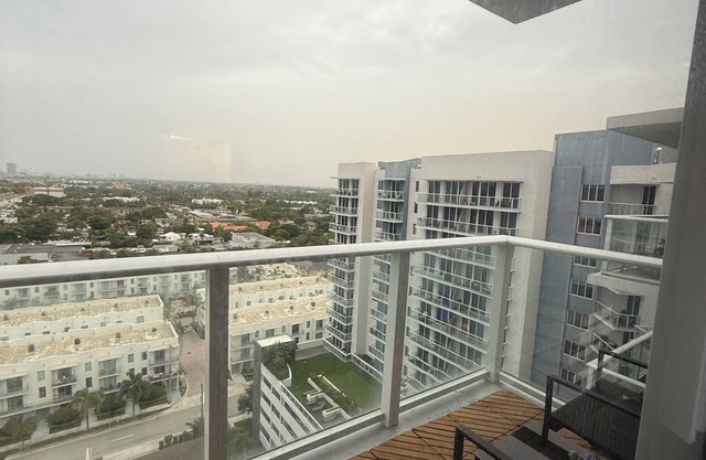 Top-Floor 2/2 Furnished Apt w/View, Amenities, Parking — Month-to-Month!