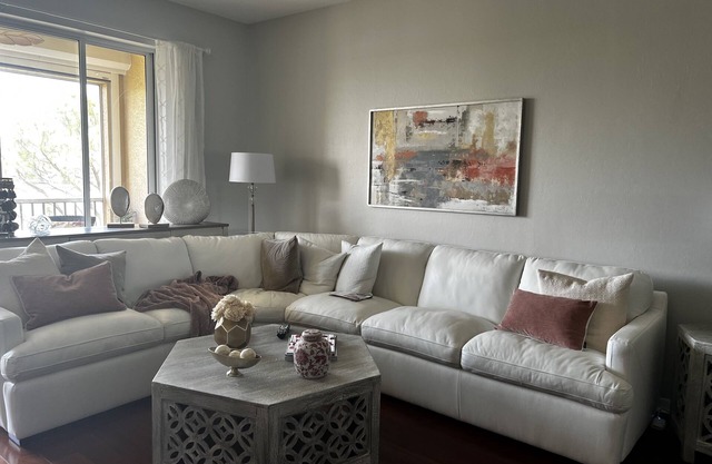 Top floor condo feels like paradise ! Apil 2024 available!