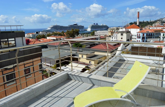 Top Floor in Funchal Center near Farmers Market Free Wifi private parking