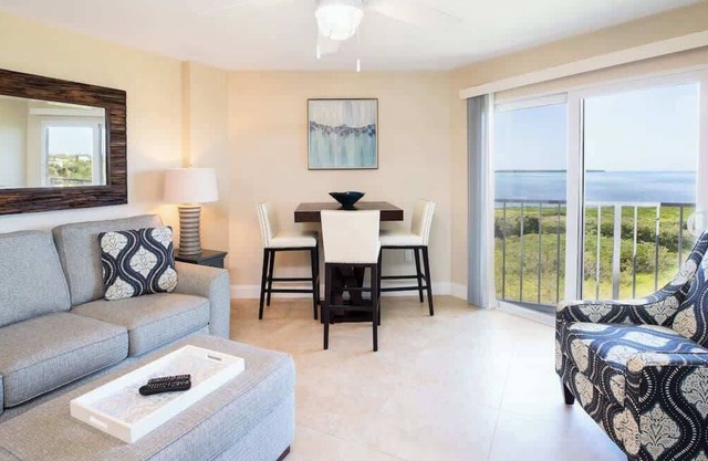 Top Floor Suite Near Local Dive & Snorkeling Shops