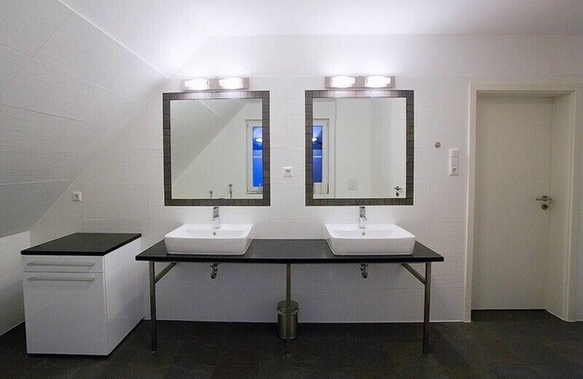 Top location, close to the beach, sun terrace, 5 bedrooms, 3 bathrooms, sauna, fireplace, 4 parking spaces