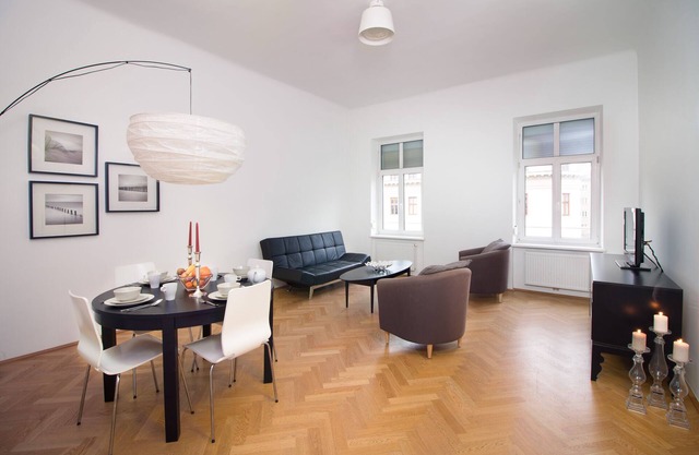 Top renovated, Next to Belvedere palace, 9 min walk to Center, Air conditioned!