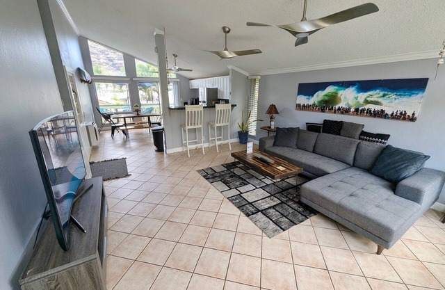 @Top Spots - 2-Min Drive to Beach!