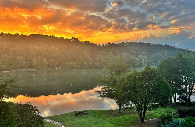 Toqua Coves - Lake Front Living! 2 Fireplaces! Attached Garage! Screened Porch!