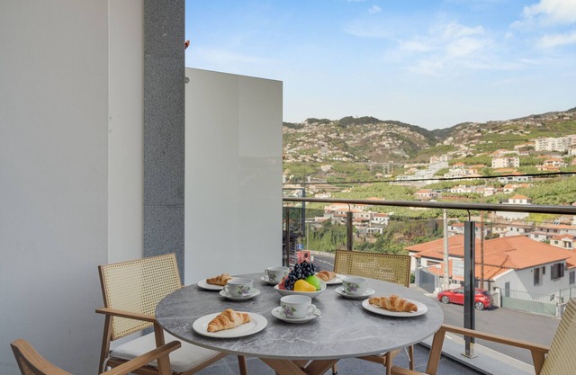 Torre Palace I by Atlantic Holiday