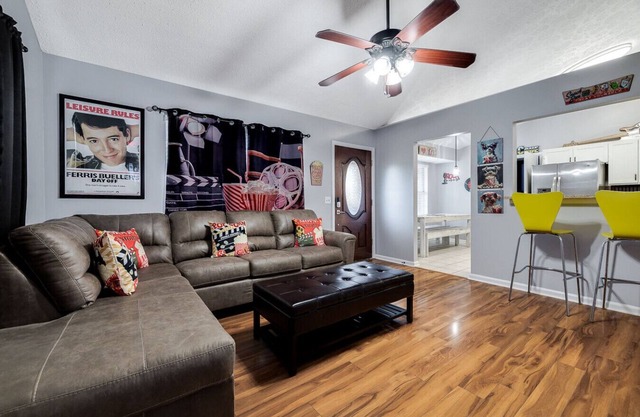 Totally 80"s Hideaway