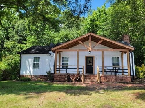 Town-Center Sanctuary:Cozy 3BD for Relocation