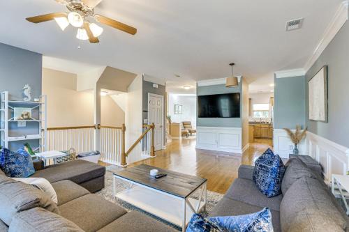 Townhome 3 Mi to Wescott Park and Golf Course!