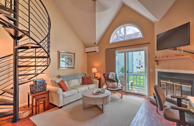 Townhome w/Fireplace - Walk to Chairlift!