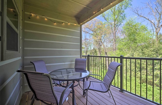 Townsend Condo w/Pool, Great Smoky Mountain Views