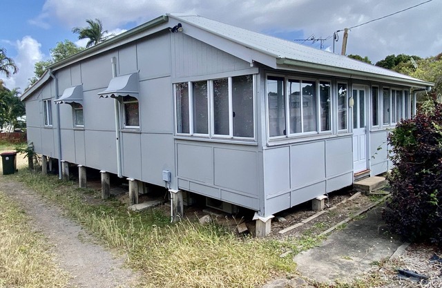 Townsville Apartments And Homes On Bundock - 4 Bed - 4 bedroom House in Belgian Gardens
