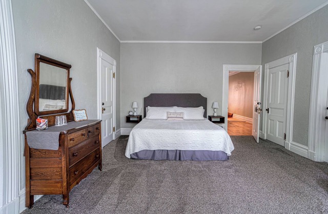 Tracy Room with EnSuite Bath