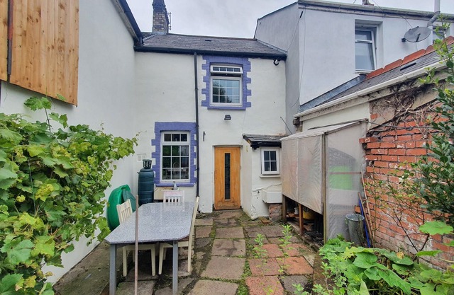 Traditional Cottage near Wales' Green Corridor