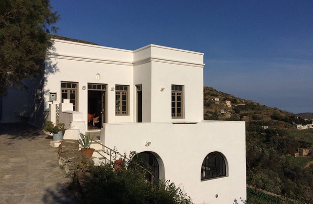 Traditional house in Tinos. spectacular view of the valley. 15 minutes from the port.