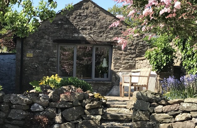 Traditional Lakeland Hideaway Cottage for two, close to the Lakes and Dales