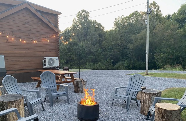 Trail 22 lodge. Direct access to Windrock Trail.