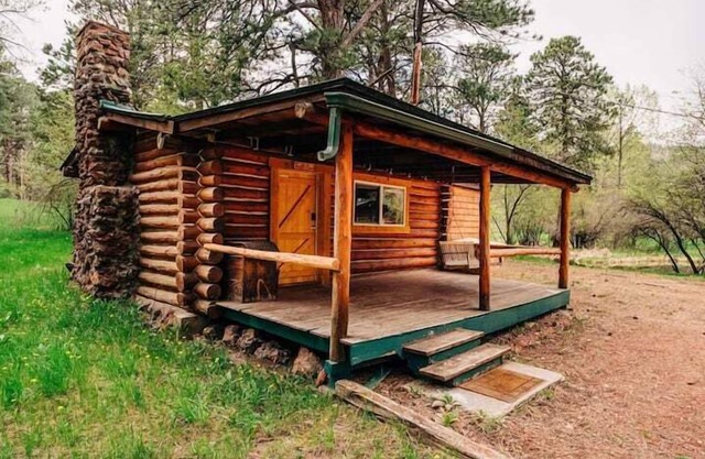 Trail's End Cabin, Rustic Trail's End Cabin