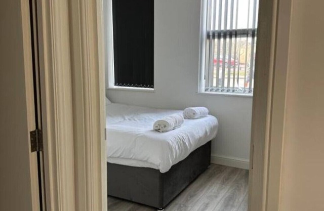 Train Station Aparthotel - Free Wifi, Free Parking Two-Bedroom Apartment