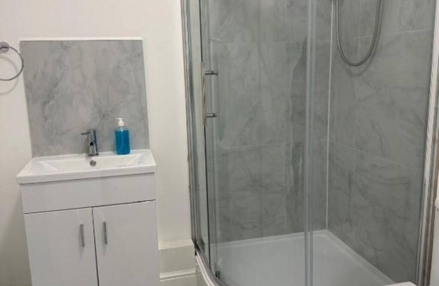 Train Station Aparthotel - Free Wifi, Free Parking Deluxe Double Studio