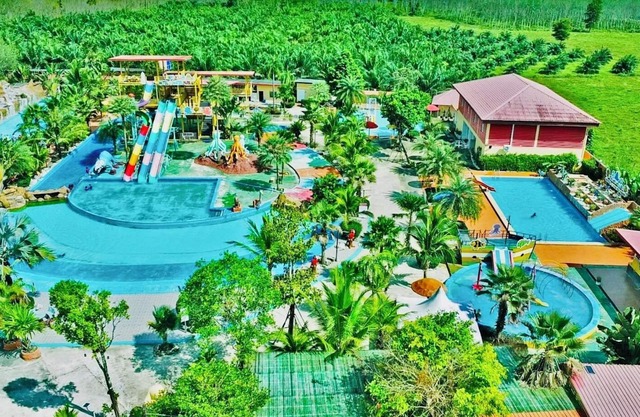Trang Oasis Waterpark Hotel