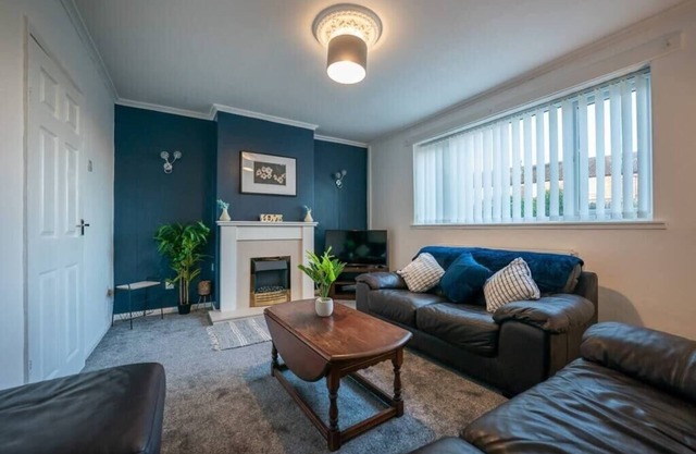 Tranmere House 3 BR Workstays UK Best Rates Direct